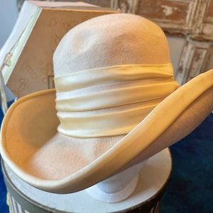 Vintage Cream Geo. W. Bollman & co women’s hat